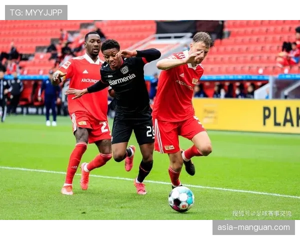 法兰克福2-1逆转沃尔夫斯堡，保留欧战希望